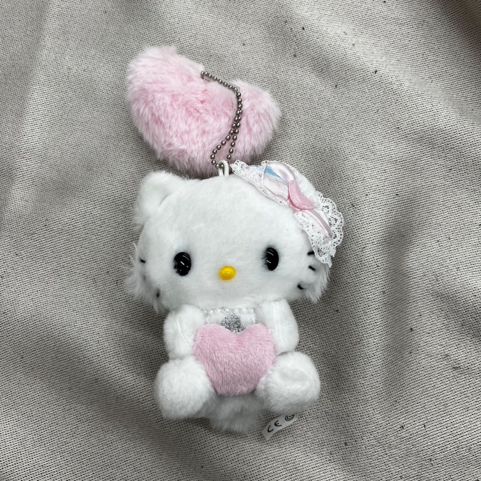 サンリオ　Sanrio チャーミーキティ　キーホルダー　ふわふわハート　ぬいぐるみ　マスコットホルダー　ピンク　ホワイト　白　キャラクターグッズ