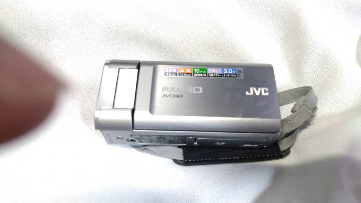ジャンクデジカメ/デジタルカメラJVCコンパクト銀シルバーGZ-V590-SかめらAVCHDフルHDズームSDXCメモリー動画ビデオカメラFULLタッチパネル
