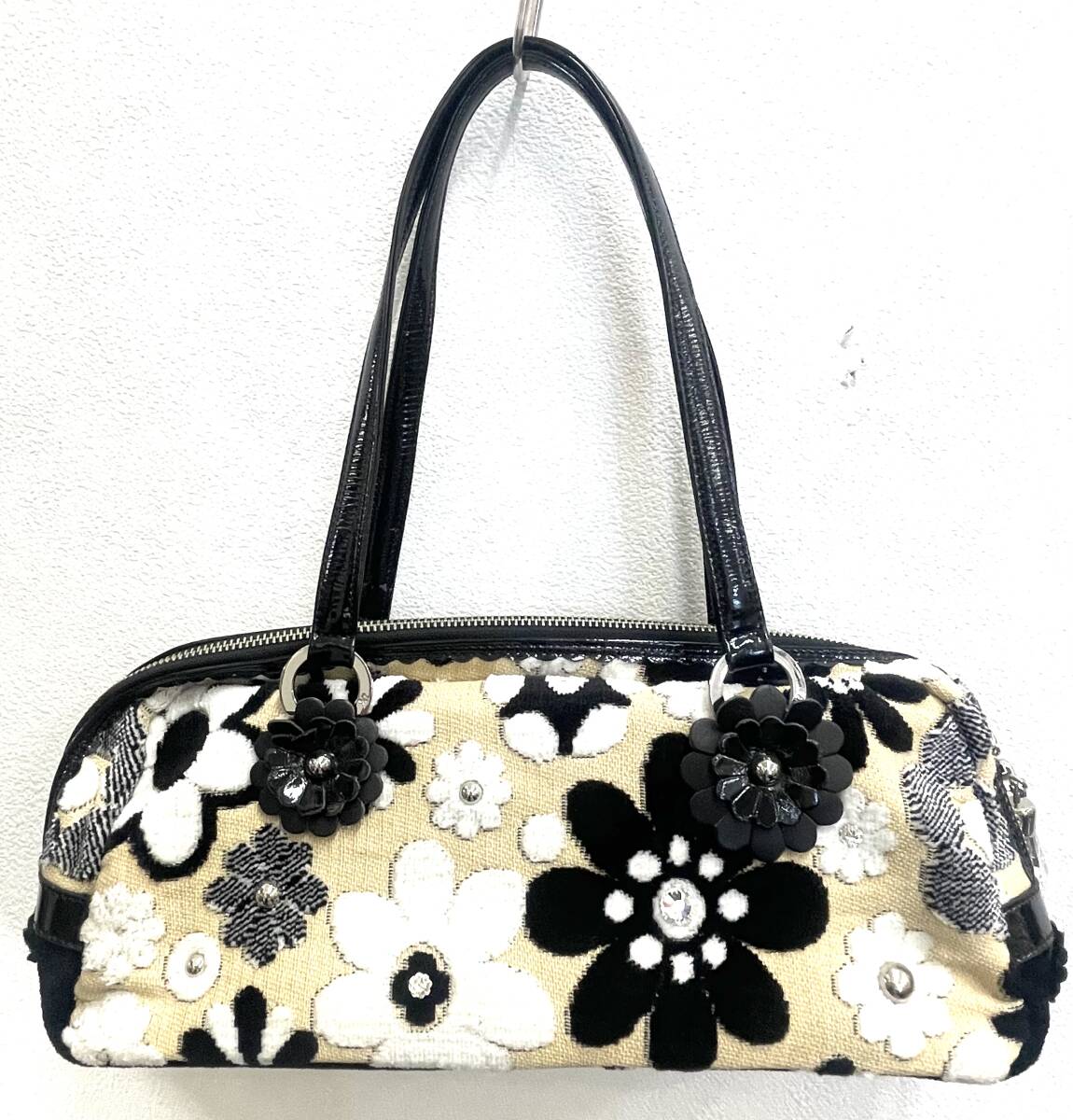 【B】【21297】★☆Think Bee! シンクビー Just Heart ハンドバッグ　ベージュ×ブラック　マーガレット　ラインストーン　現状品☆★