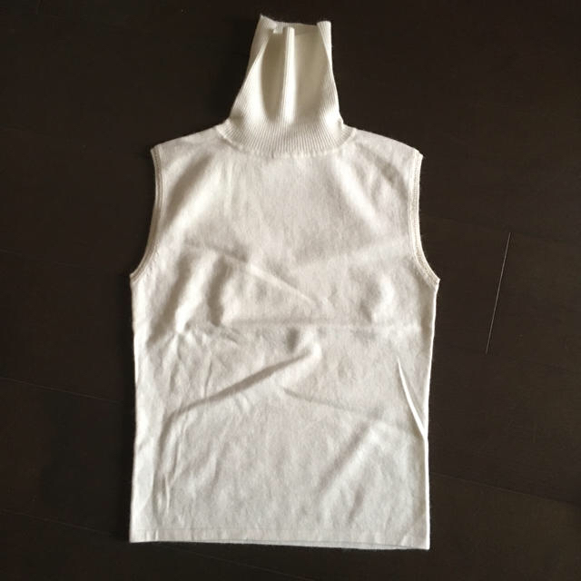 ノースリーブ ニット接近未使用