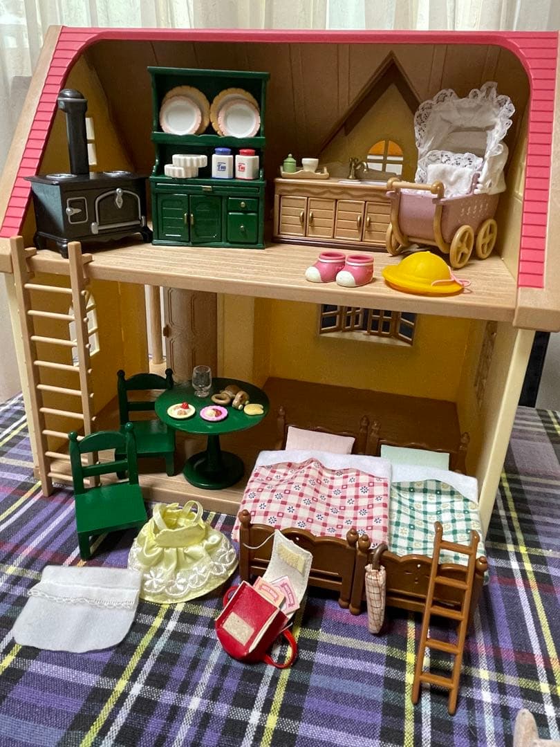 シルバニアファミリーきいちご林のかわいいおうちと小物セット☆お人形のおまけ付き