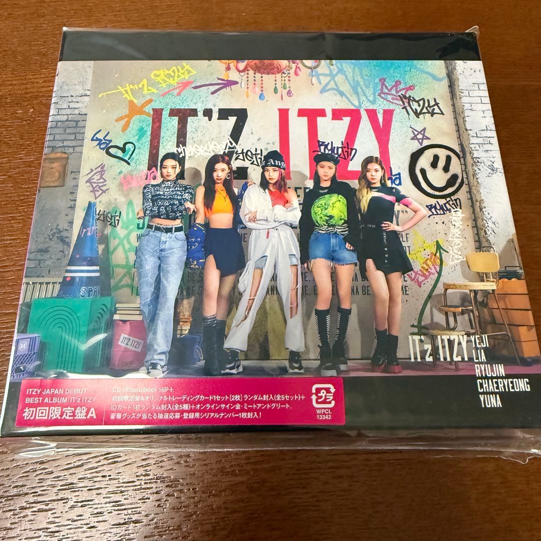 ITZY日本デビューベストアルバム『IT'z ITZY』初回限定盤A
