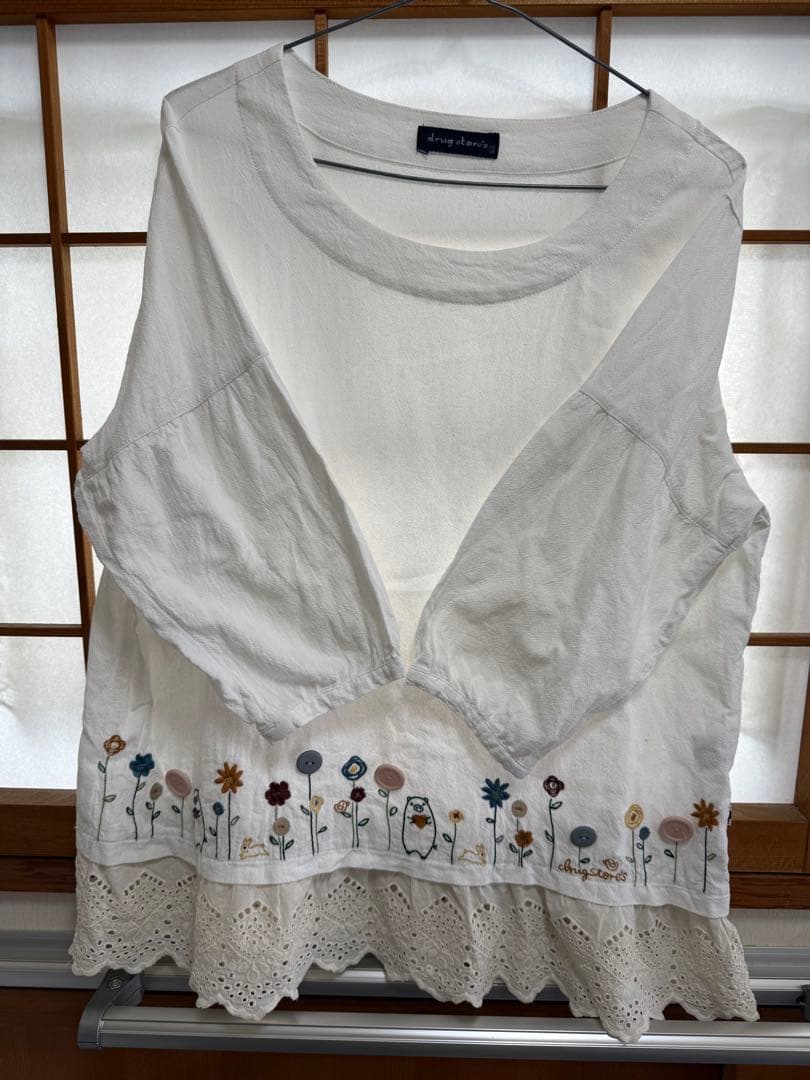ドラッグストアーズ お花とハートンの刺繍チュニックブラウス　サイズ3 白drug store's;没有明显的损伤或污渍