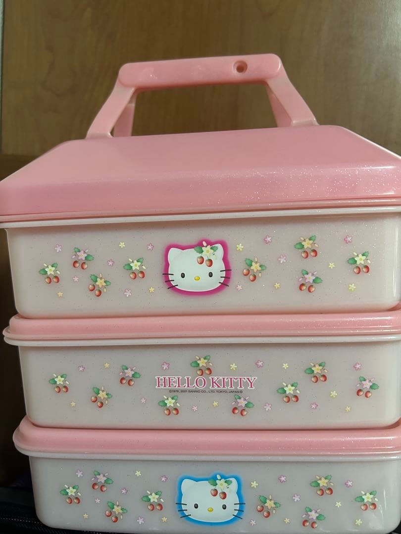 キティちゃん　3段　ピクニックボックス　野いちご