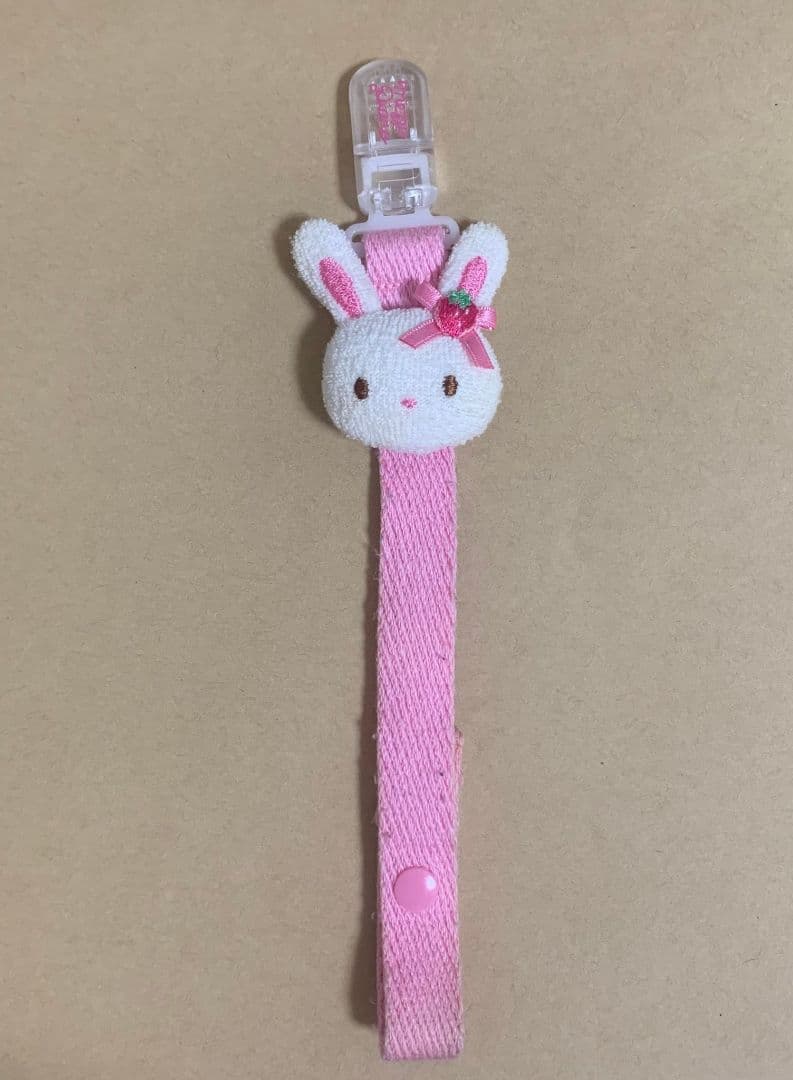 メゾピアノ 立体うさぎ おしゃぶりホルダー有些许损伤或污渍
