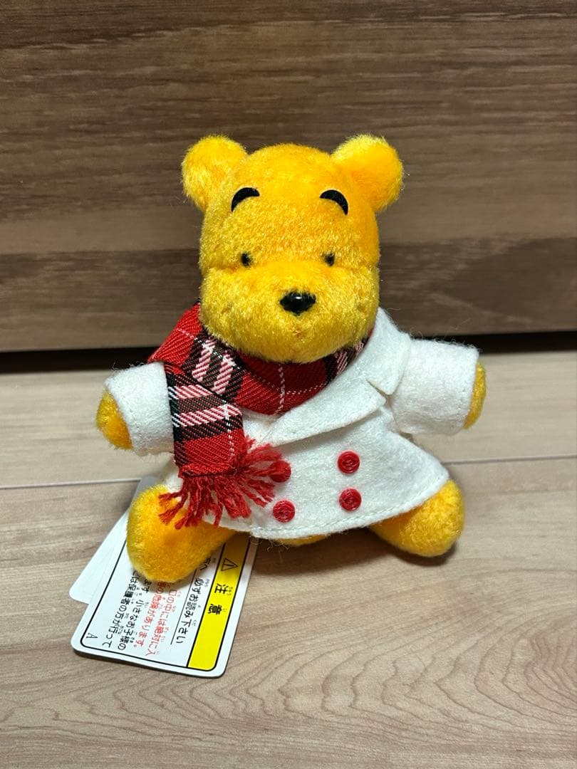 ディズニー プーさん ぬいぐるみバッチ 白いコート