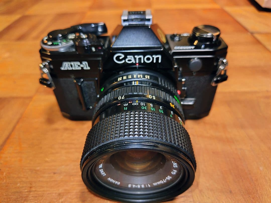 Canon AE-1 （ブラック）本体と ZOOM LENS FD