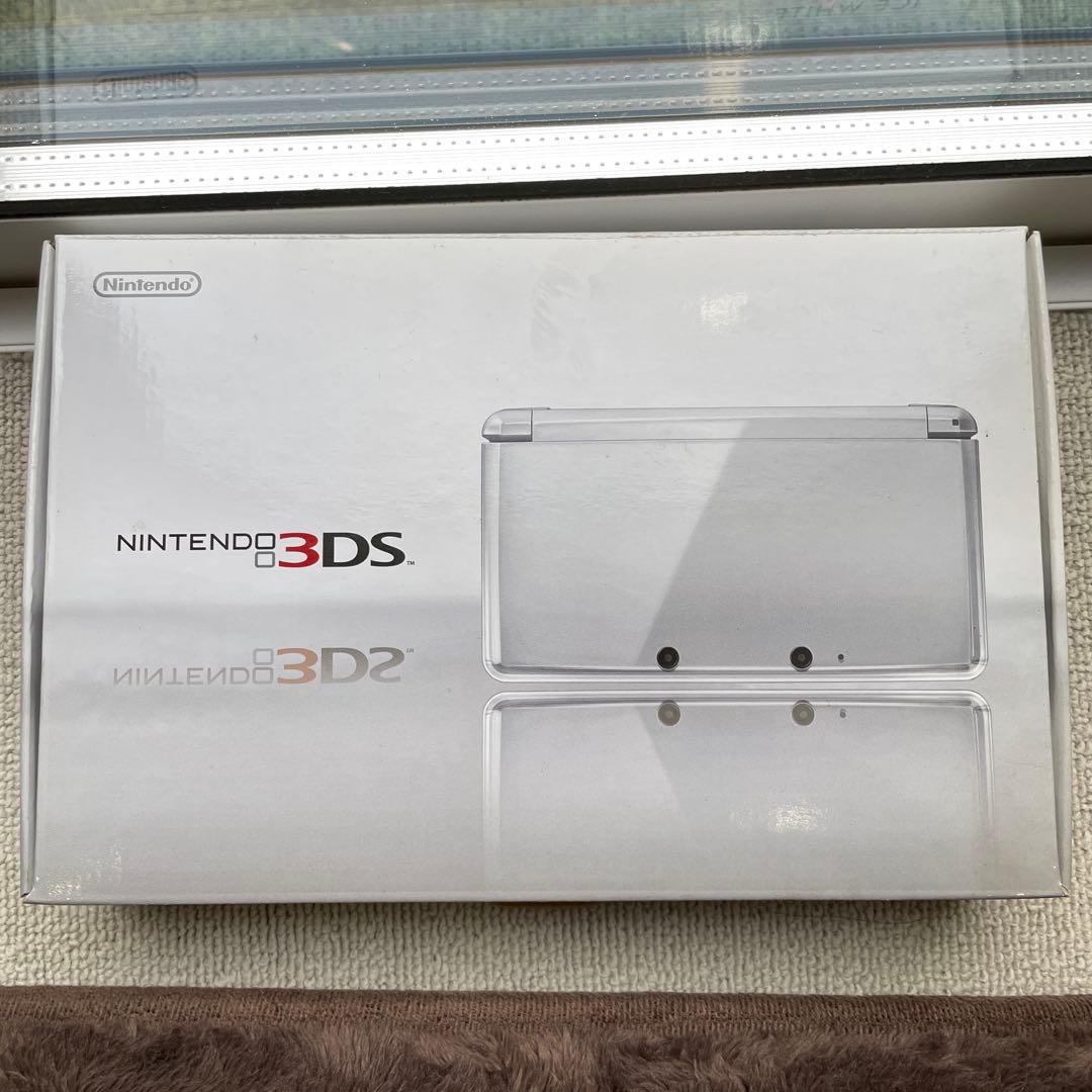 Nintendo 3DS アイスホワイト接近未使用