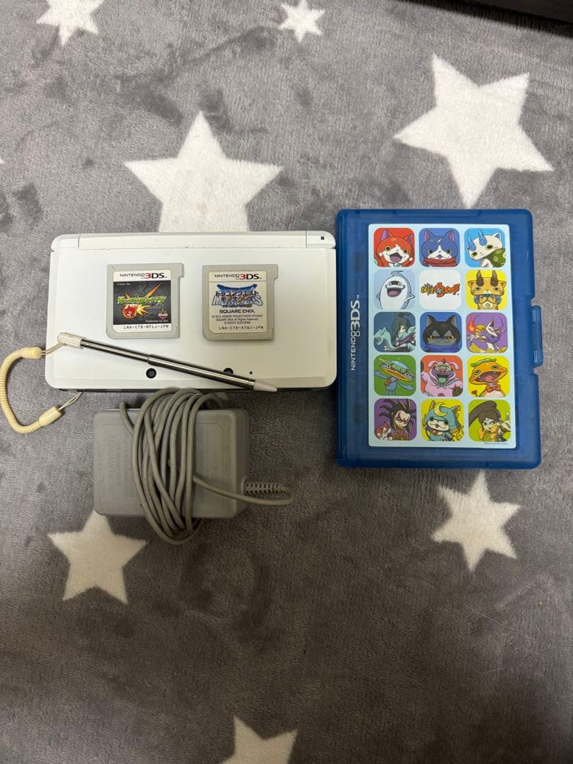 Nintendo 3DS 本体 充電器 カセットケース　ソフト2枚付