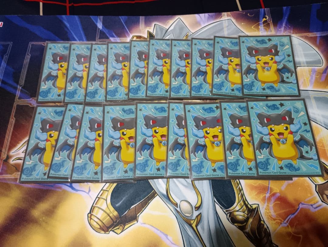 メガリザードンxのポンチョを着たピカチュウ　スリーブ62枚