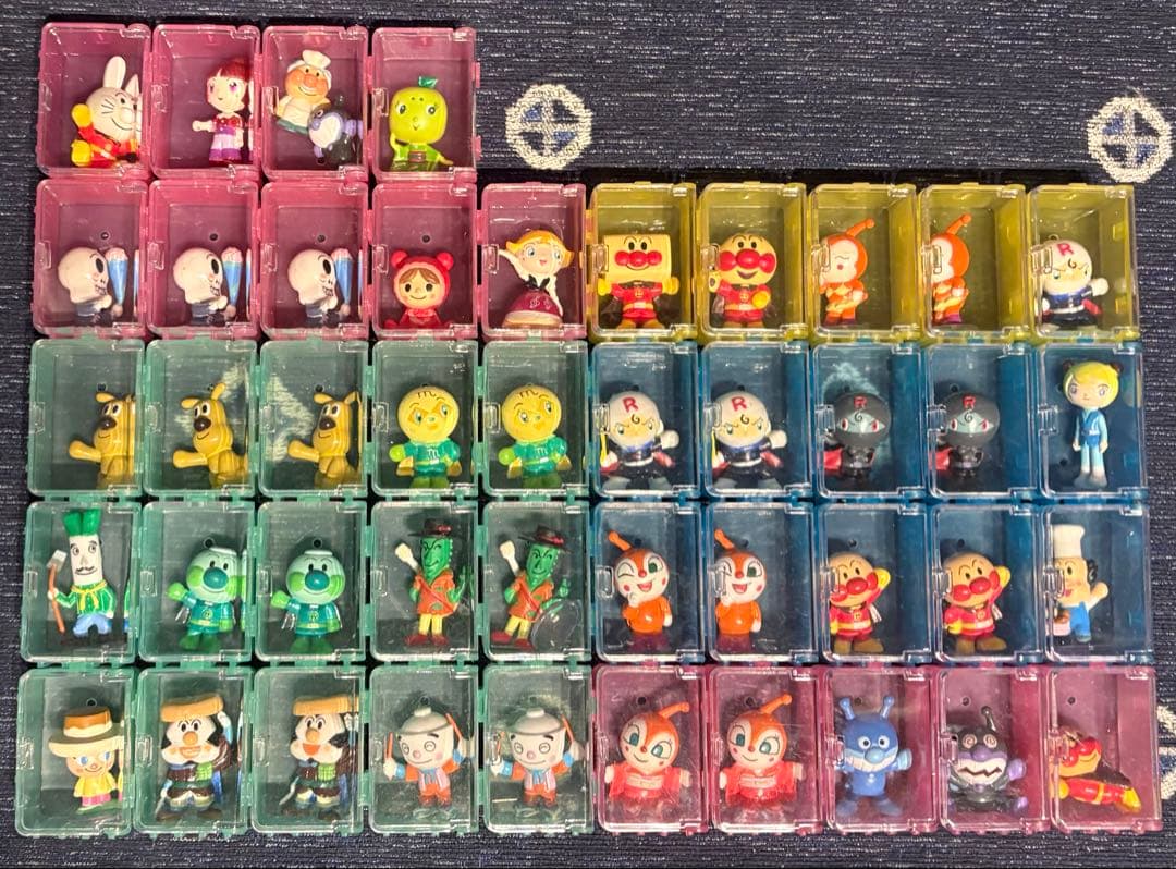 アンパンマンミュージアムコレクション44個セット　ケース付き